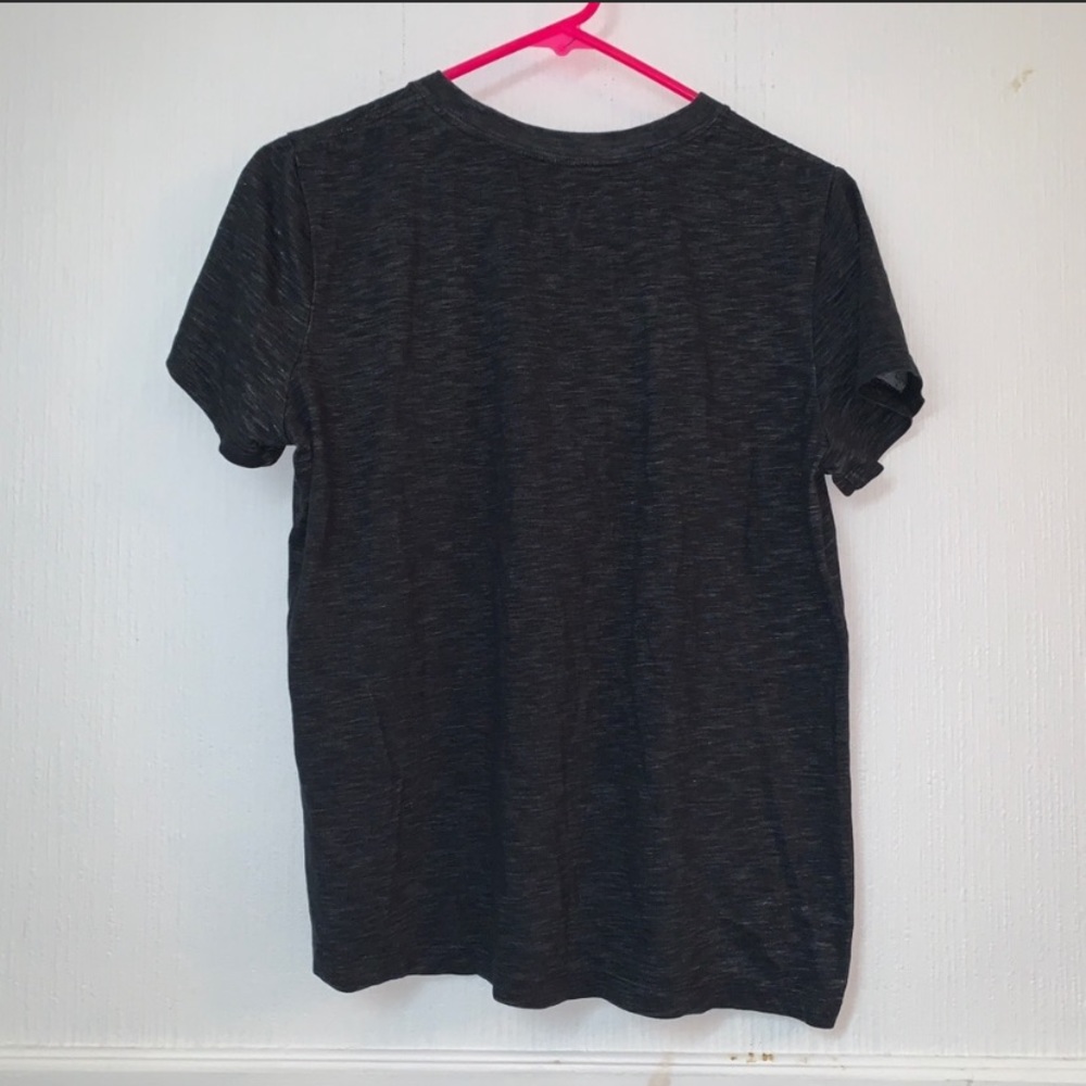 Nike heathered gray shirt sleeve tee - Picture 2 of 3